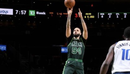 开云体育官网-罗威富尼耶表现亮眼 他们或成双探花身边得力助手