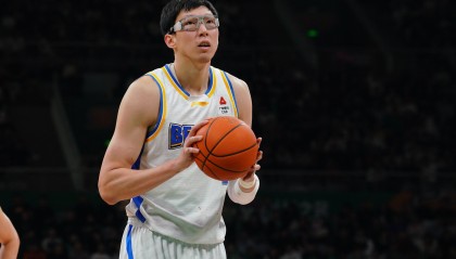 开云官网-存在感不强！周琦半场3投仅1中拿到2分4板 正负值+4