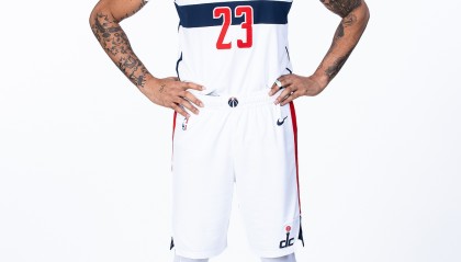 开云官网-浓眉：我很喜欢队里的年轻球员 下季我们很难再是联盟最差之一了