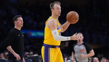 开云体育官网-本赛季湖人共遭3支球队横扫：0-4雷霆 0-2绿军 0-2活塞